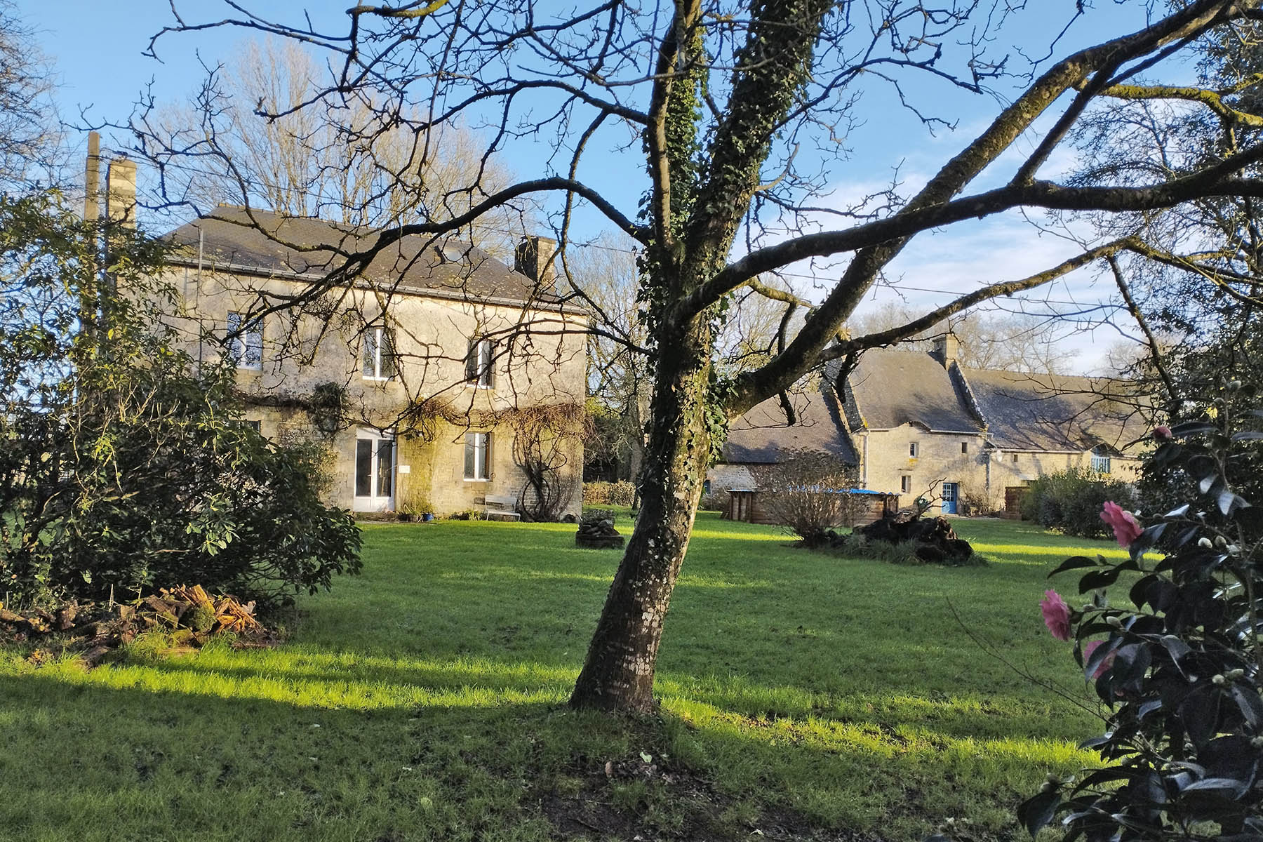 Maison 10 pièces et dépendances PLUVIGNER